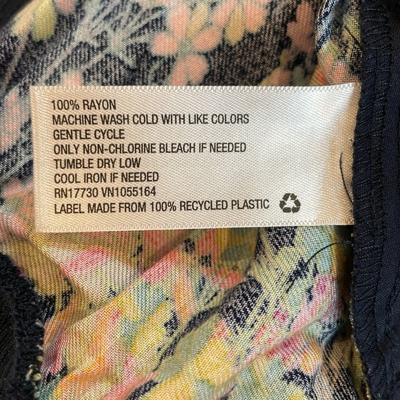 Merona size M floral bomber. Very thin, front zip. This is not warm, looks only. - Picture 5 of 5